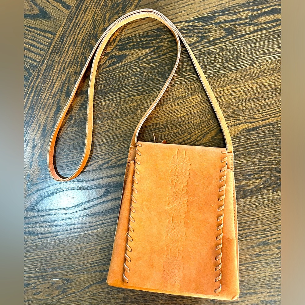 Wilson leather maxima crossbody camel stamped purse vintage